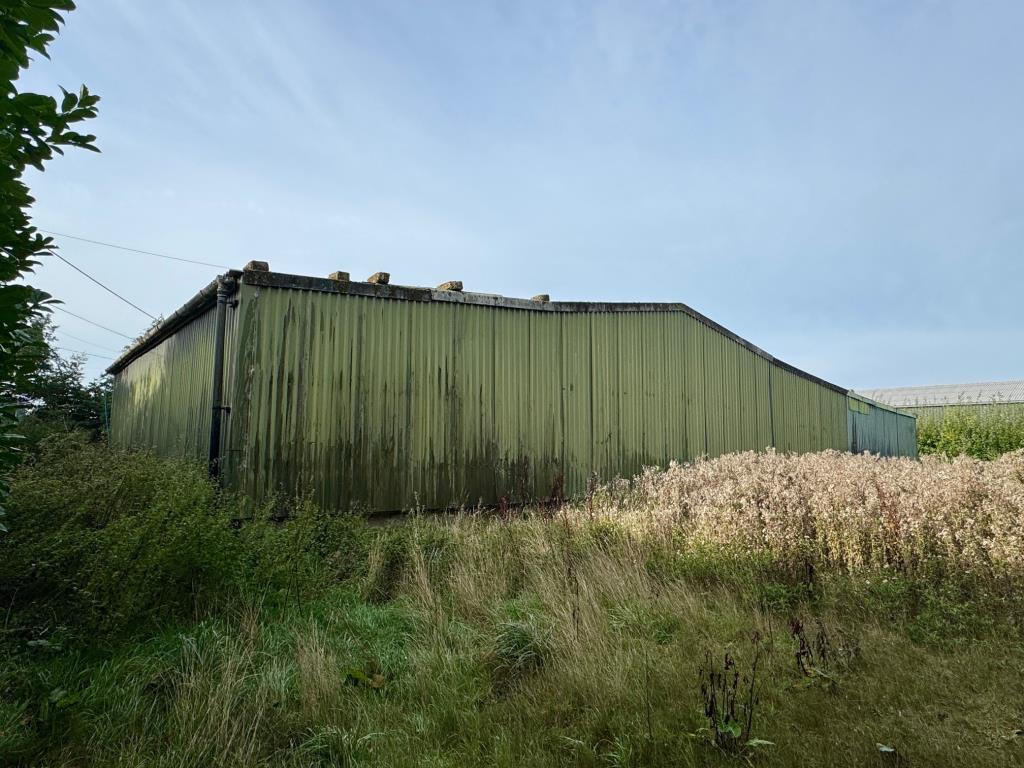 Lot: 112 - DETACHED BARN ON HALF AN ACRE WITH POTENTIAL - Rear of barn